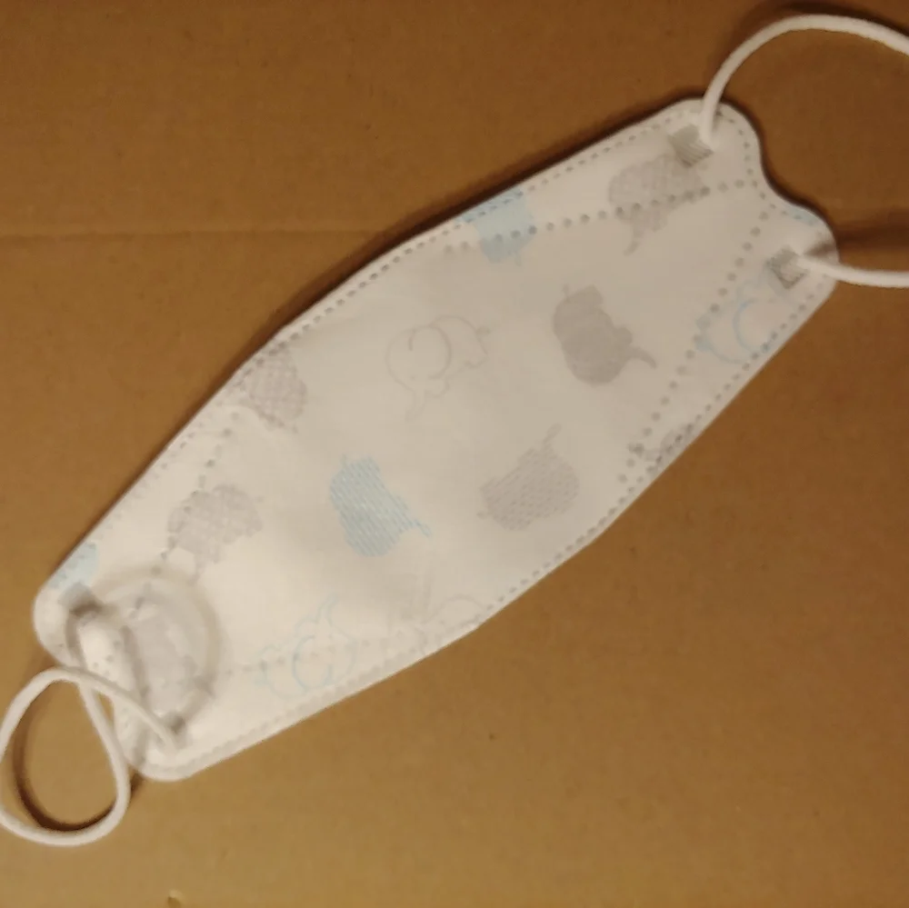 Set of 5 disposable face masks for kids. KF 94 filter.